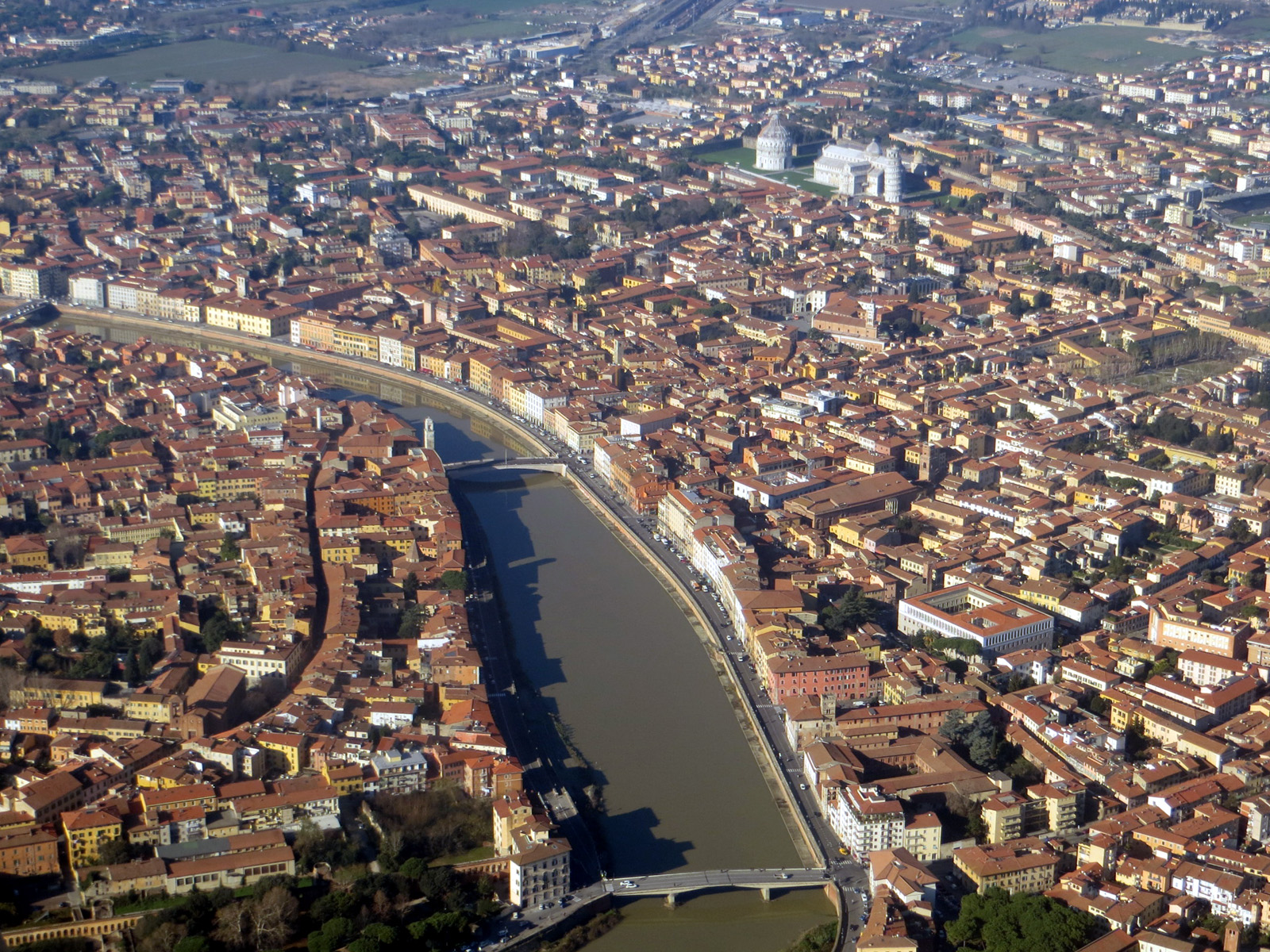 Pisa, veduta dall'aereo, Urheber (I) Luca Aless 2014, © nach CC BY-SA 4.0