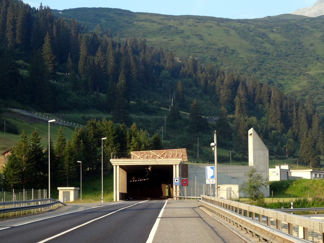 San-Bernardino-Tunnel, Eingang Nord, Urheber Adrian Michael 2015, © nach CC BY-SA 3.0